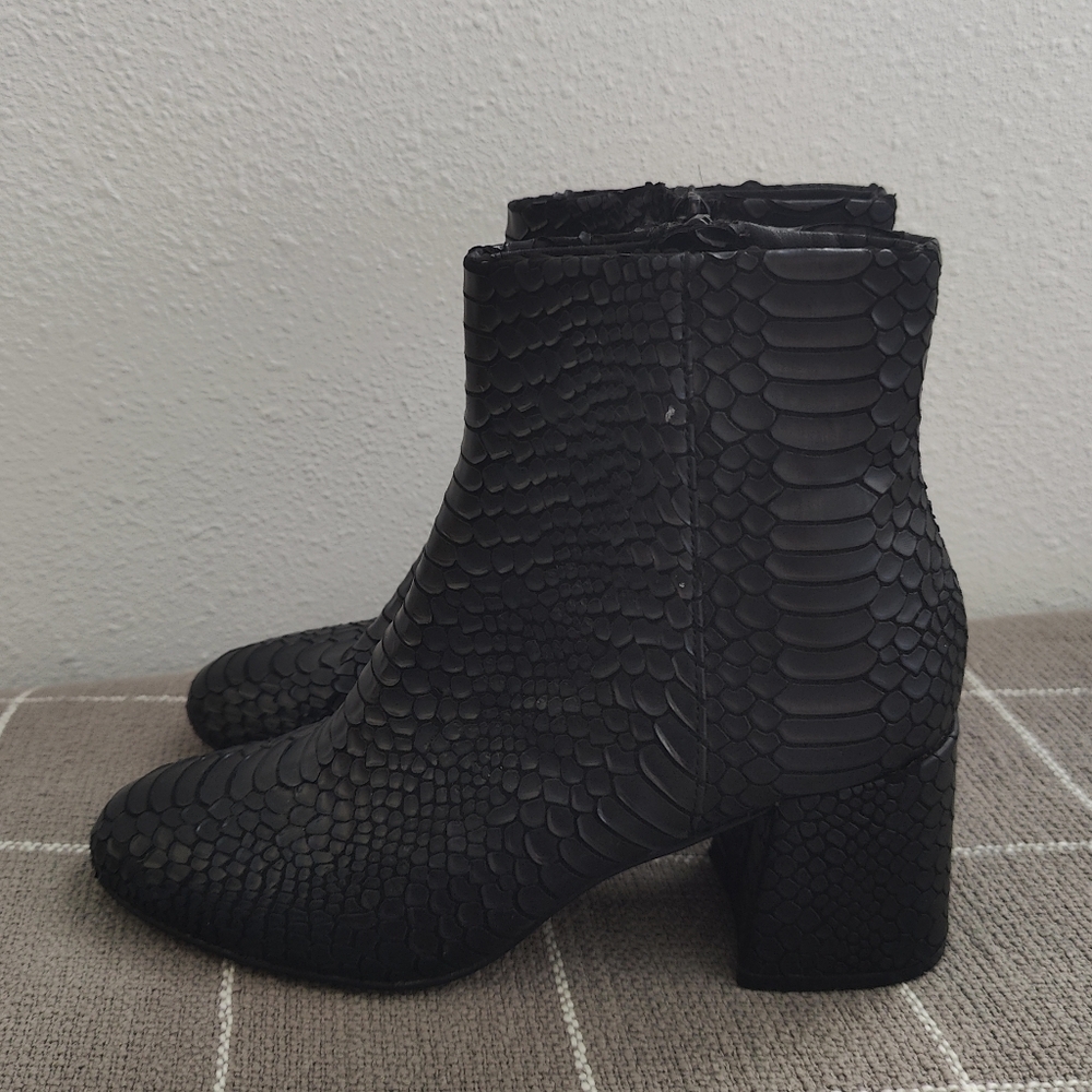 Steve Madden Gibbs Booties - Picture 2 of 11